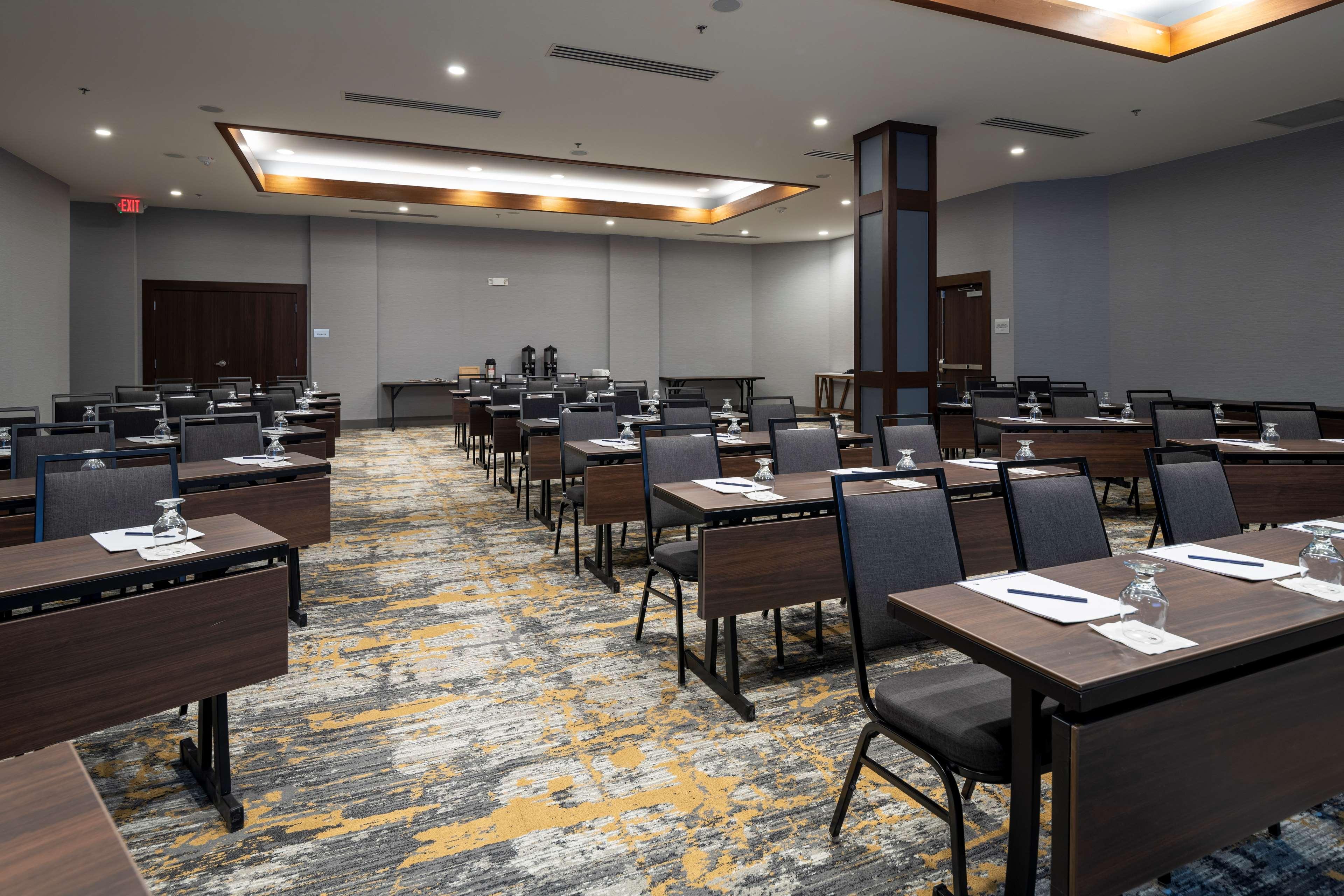 Hotel Doubletree By Hilton Madison East Esterno foto