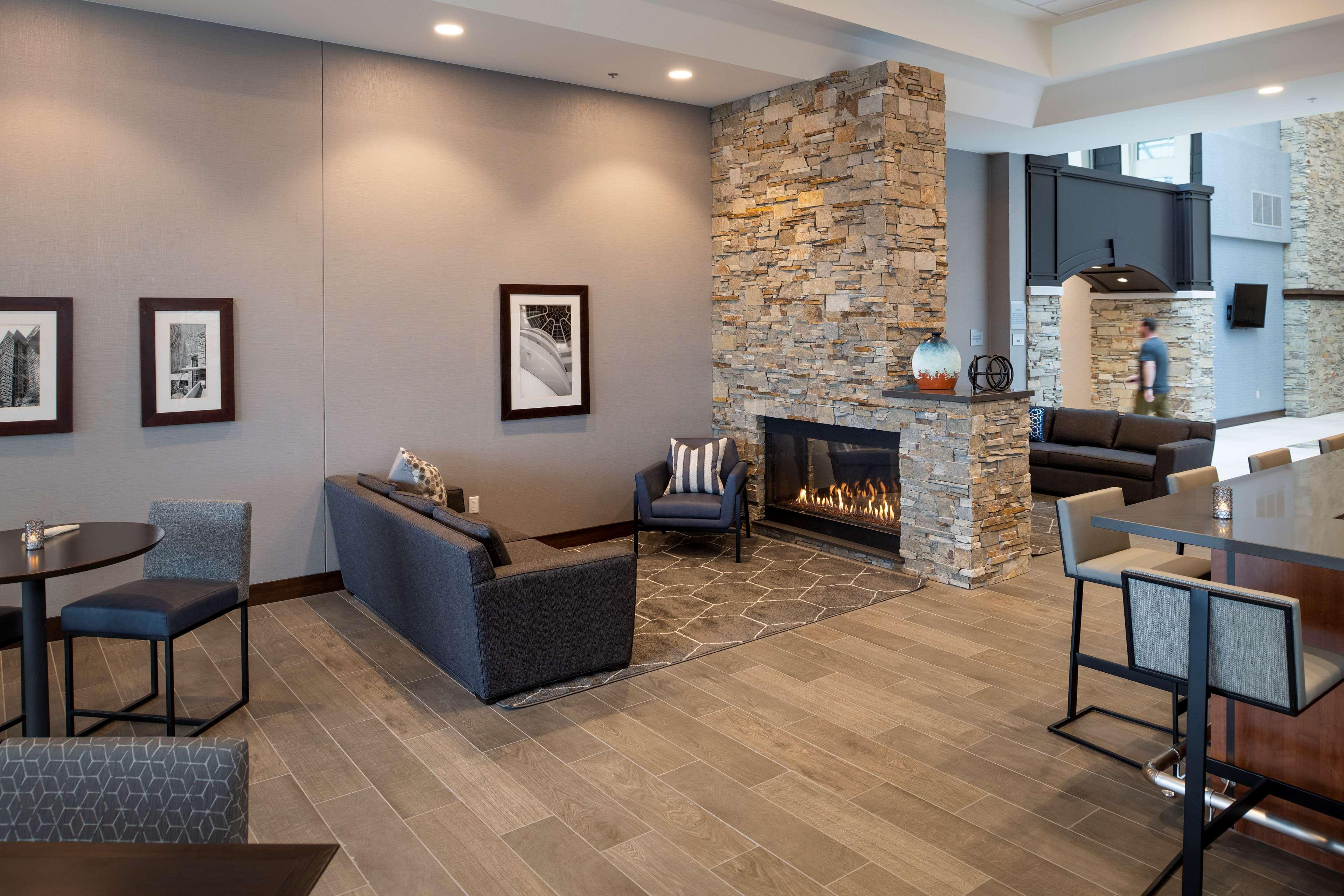 Hotel Doubletree By Hilton Madison East Esterno foto