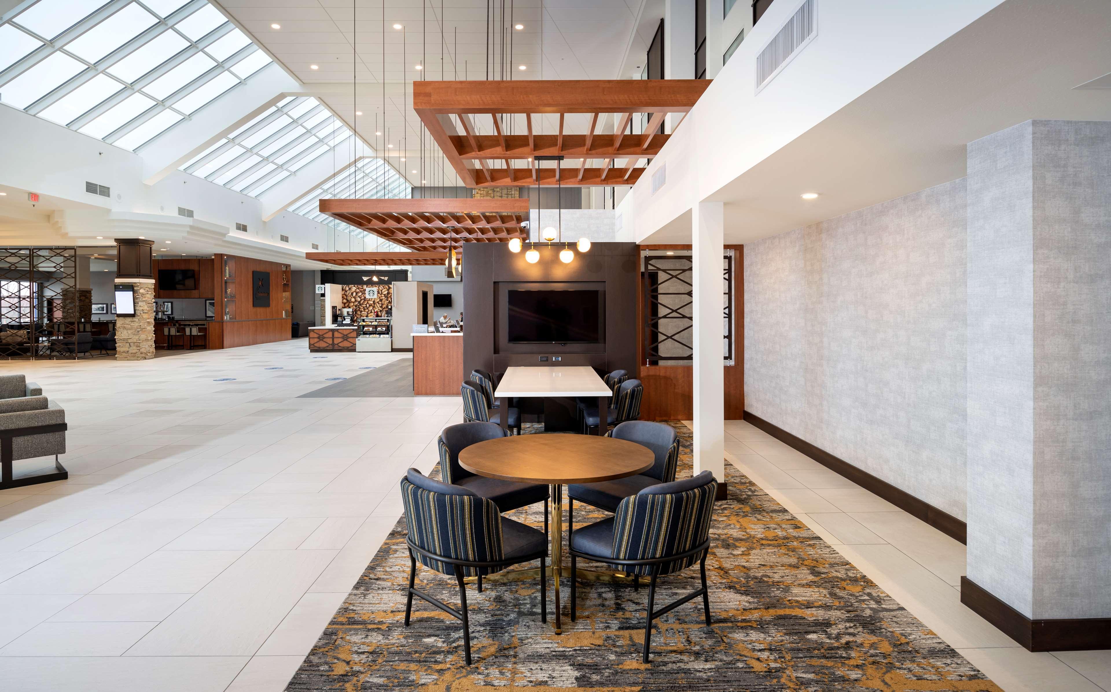 Hotel Doubletree By Hilton Madison East Esterno foto