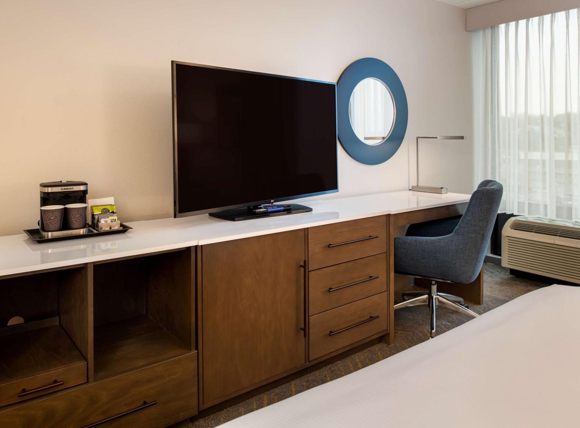 Hotel Doubletree By Hilton Madison East Esterno foto