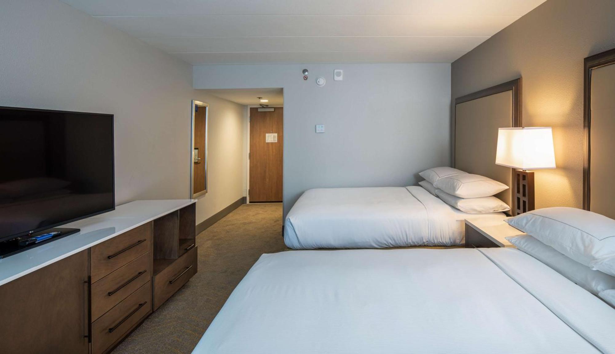 Hotel Doubletree By Hilton Madison East Esterno foto