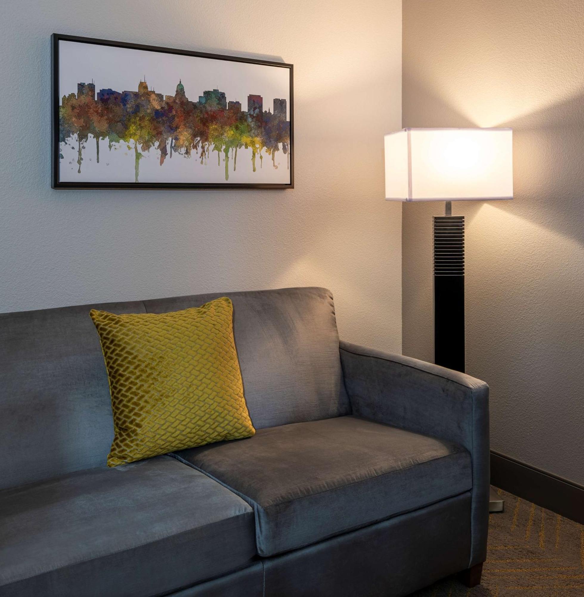 Hotel Doubletree By Hilton Madison East Esterno foto