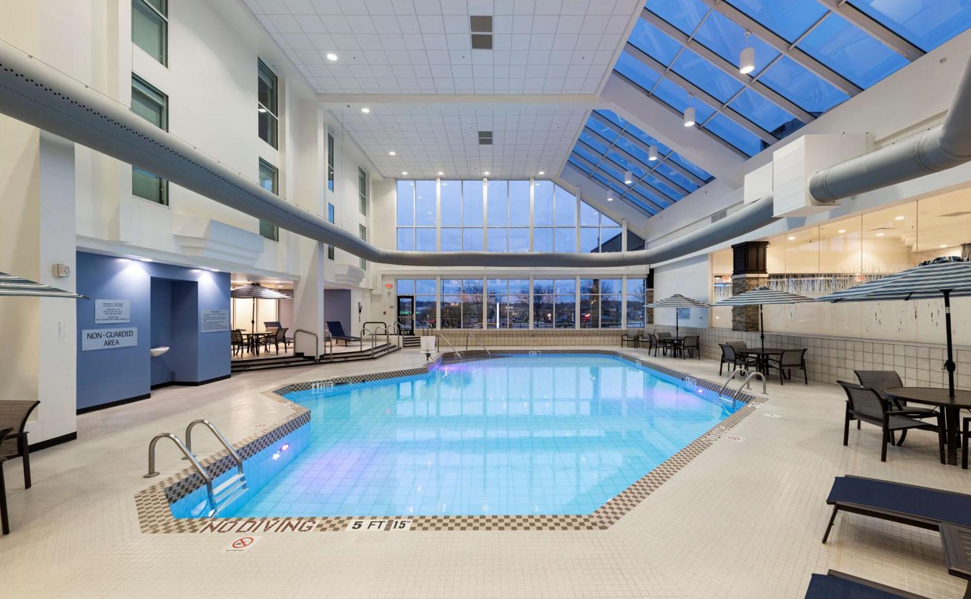 Hotel Doubletree By Hilton Madison East Esterno foto