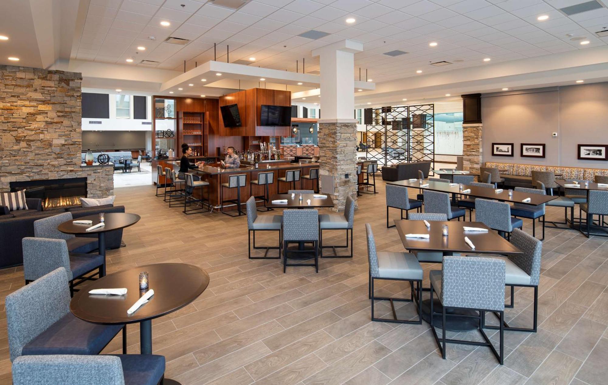 Hotel Doubletree By Hilton Madison East Esterno foto