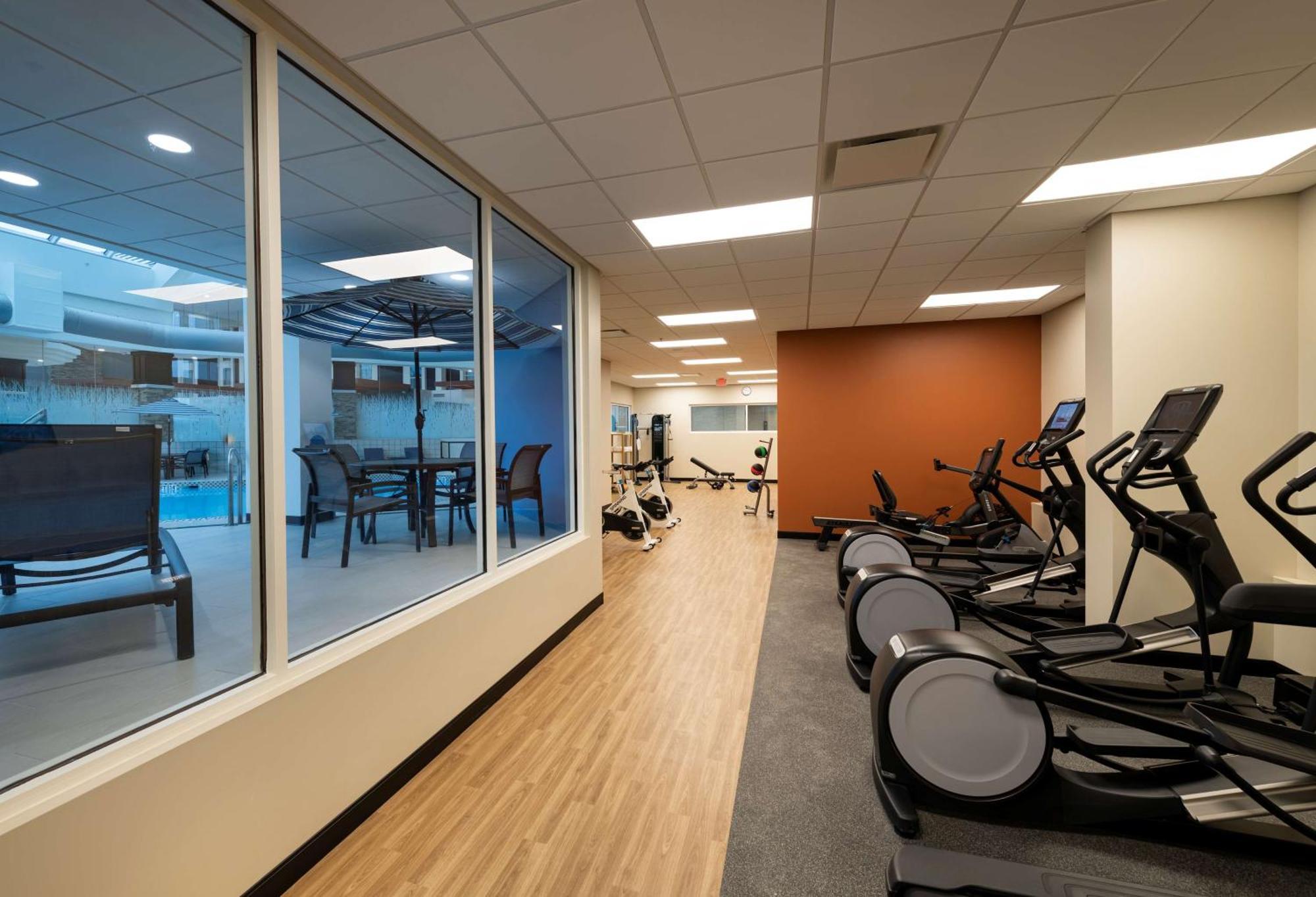 Hotel Doubletree By Hilton Madison East Esterno foto